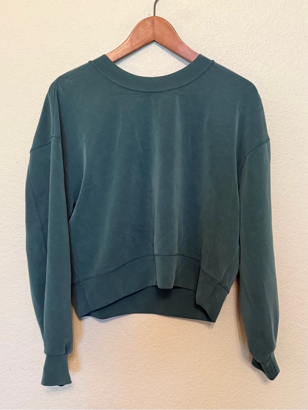 Lululemon Athletica Green Teal Softstreme Perfectly Oversized Crop Crew Size 4